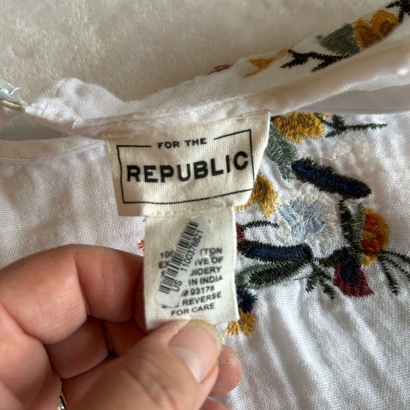 For The Republic White Blouse with Floral Embroidery - Picture 3 of 6